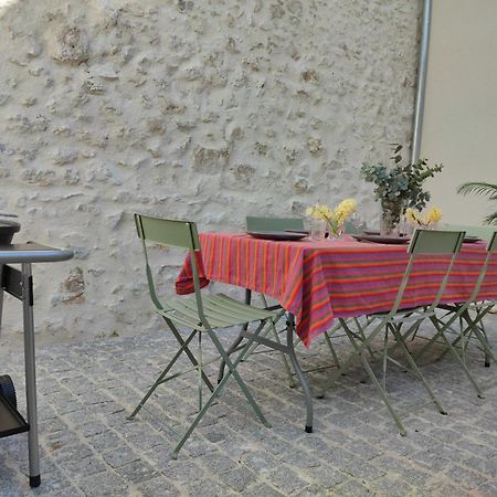 Beau Quartier Et Central, Maison Spacieuse Avec Cour, 3 Chambres, 3 Salles De Bains A 10 Min A Pied De La Gare Orléans Esterno foto