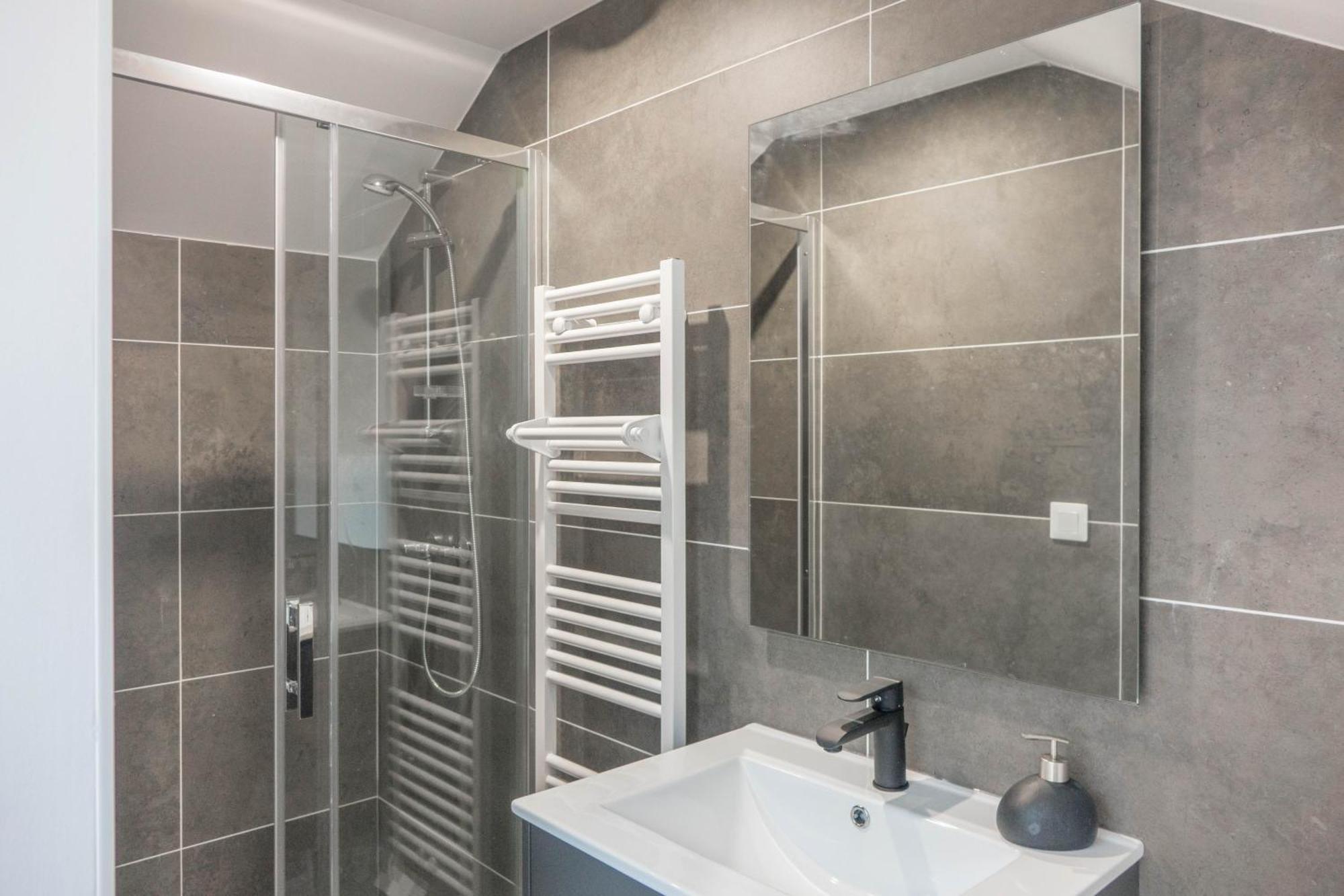 Beau Quartier Et Central, Maison Spacieuse Avec Cour, 3 Chambres, 3 Salles De Bains A 10 Min A Pied De La Gare Orléans Esterno foto