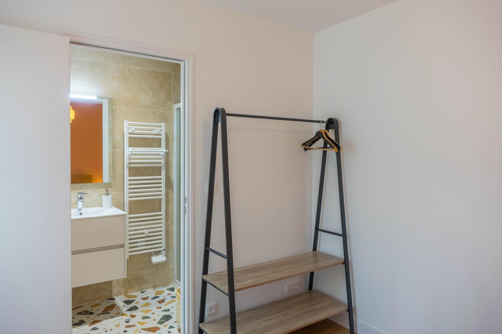 Beau Quartier Et Central, Maison Spacieuse Avec Cour, 3 Chambres, 3 Salles De Bains A 10 Min A Pied De La Gare Orléans Esterno foto