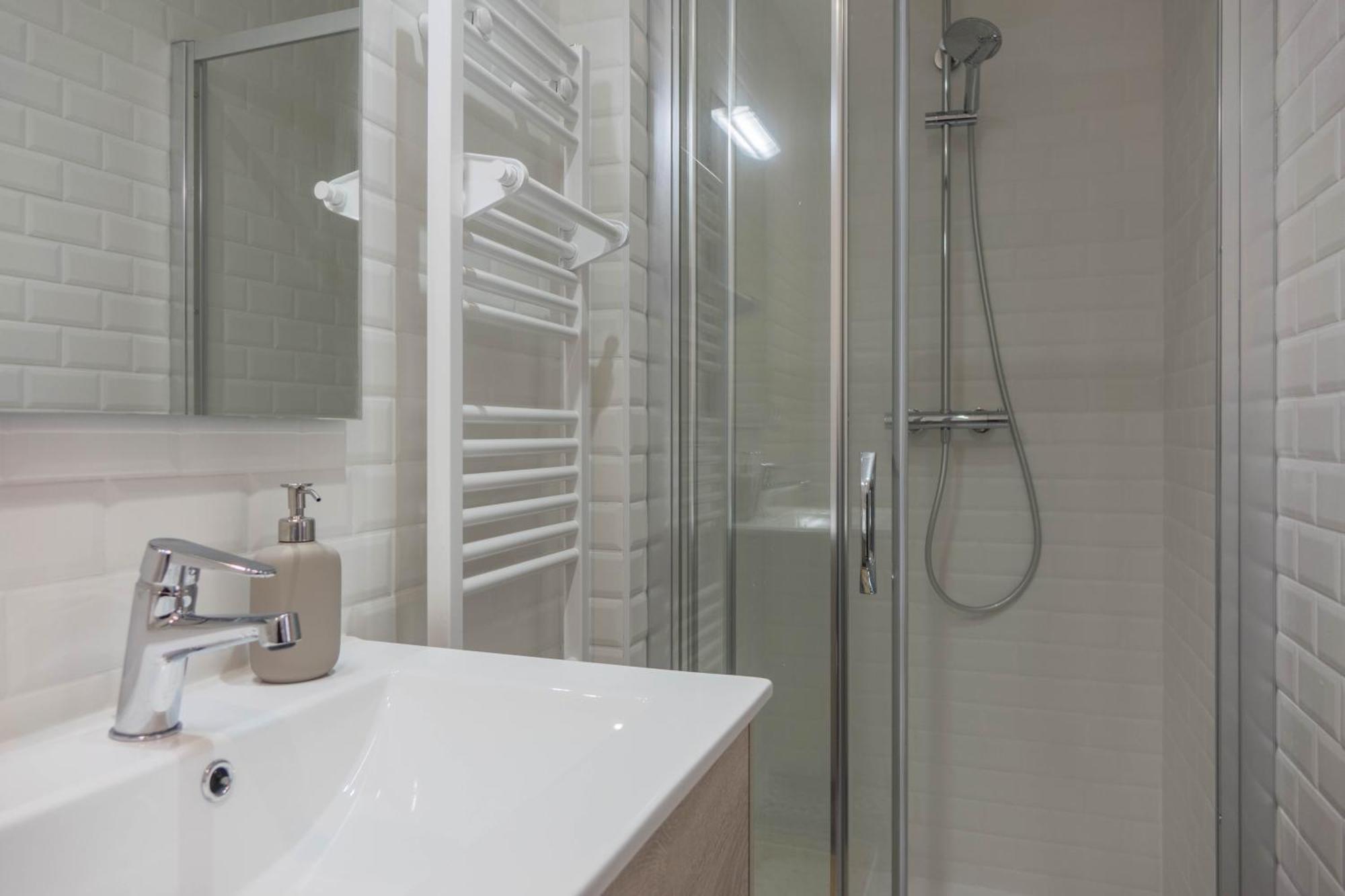 Beau Quartier Et Central, Maison Spacieuse Avec Cour, 3 Chambres, 3 Salles De Bains A 10 Min A Pied De La Gare Orléans Esterno foto