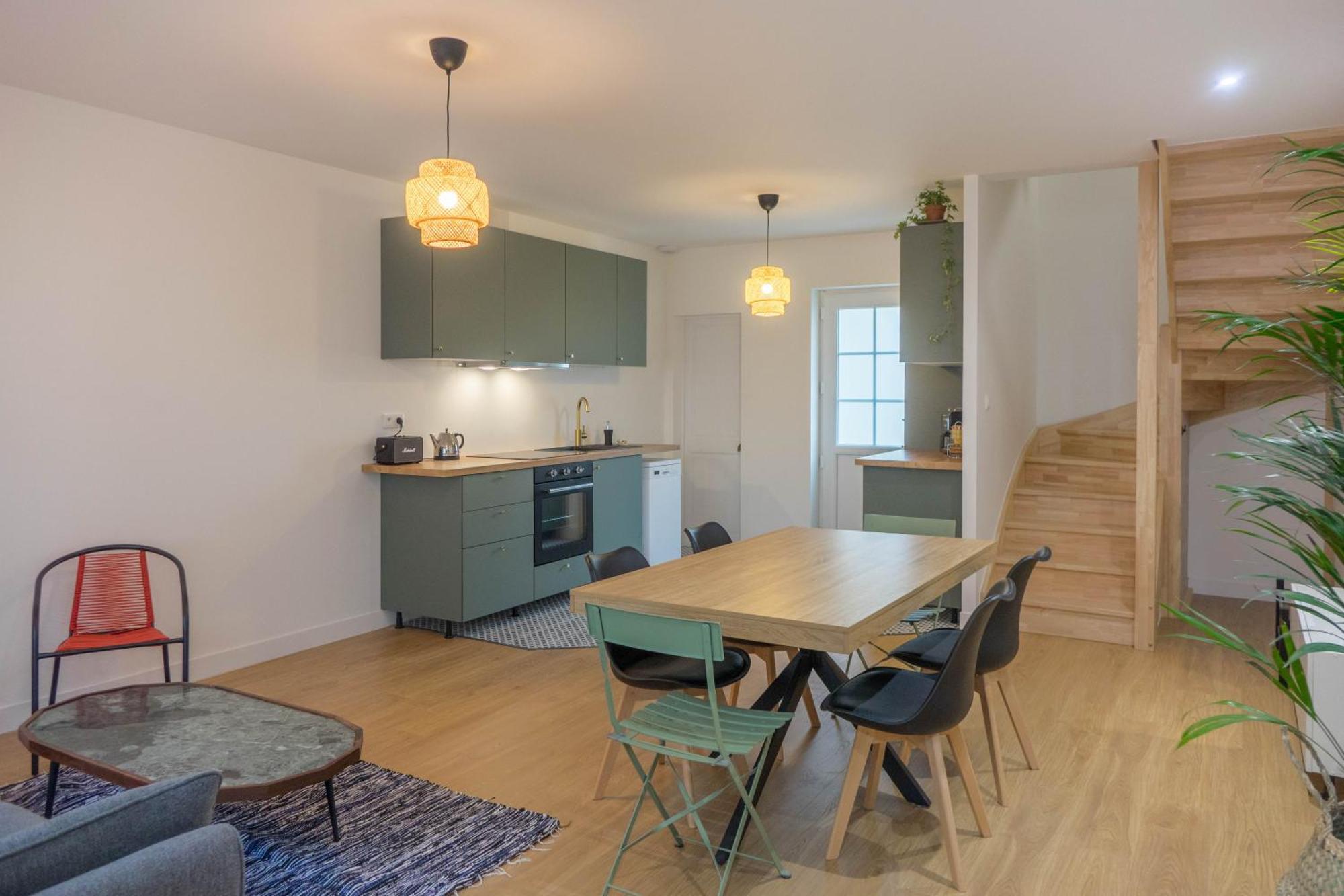 Beau Quartier Et Central, Maison Spacieuse Avec Cour, 3 Chambres, 3 Salles De Bains A 10 Min A Pied De La Gare Orléans Esterno foto
