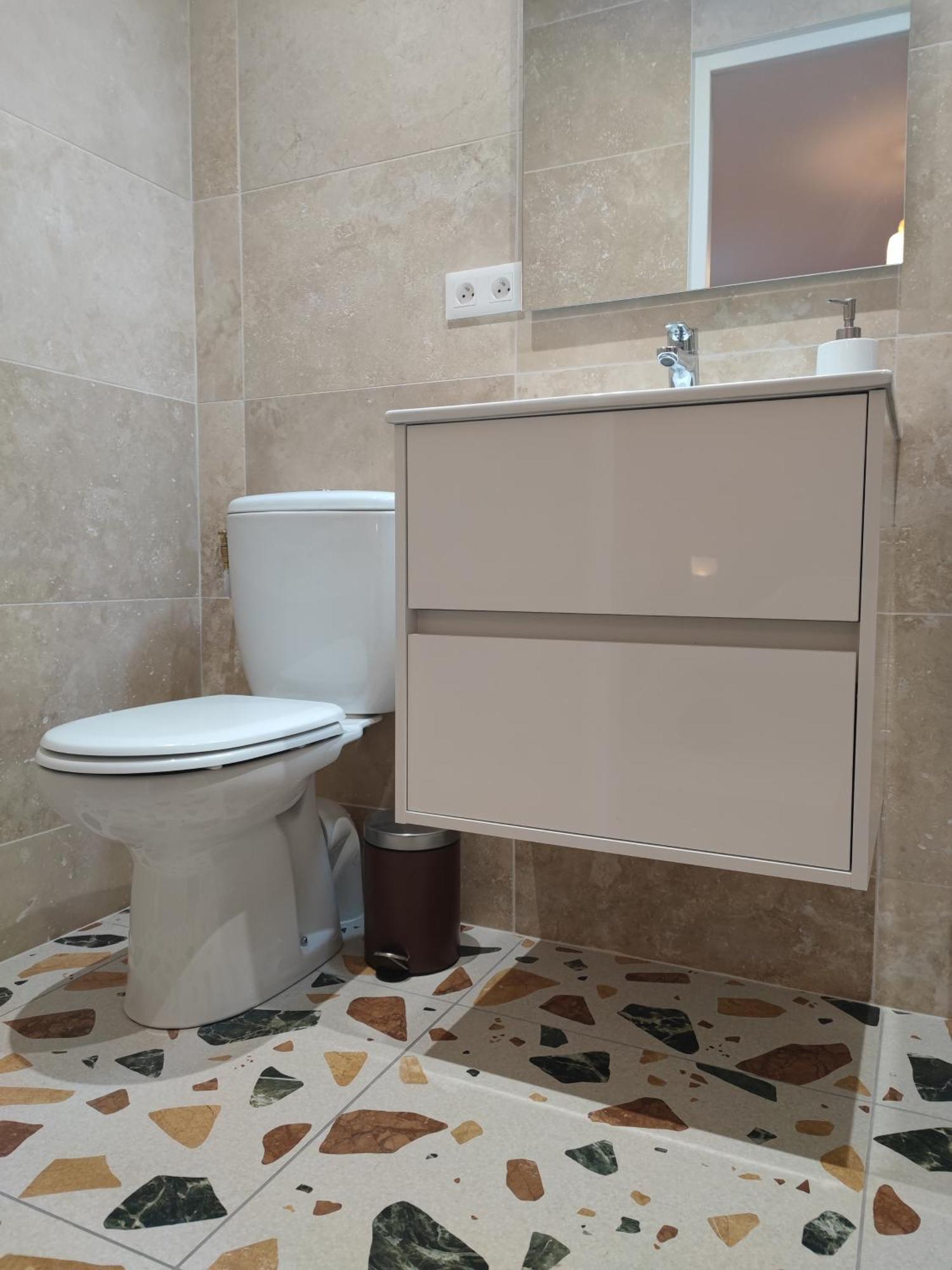 Beau Quartier Et Central, Maison Spacieuse Avec Cour, 3 Chambres, 3 Salles De Bains A 10 Min A Pied De La Gare Orléans Esterno foto