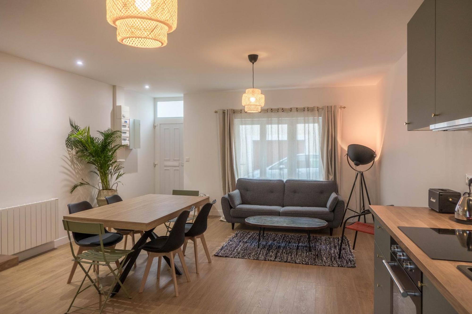 Beau Quartier Et Central, Maison Spacieuse Avec Cour, 3 Chambres, 3 Salles De Bains A 10 Min A Pied De La Gare Orléans Esterno foto
